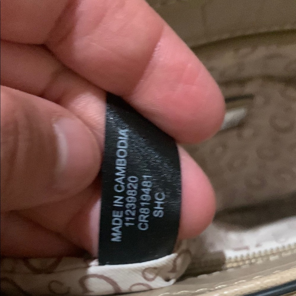 Guess Tan Crossbody Bag with Croc-Embossed Design NWOT - Picture 6 of 11